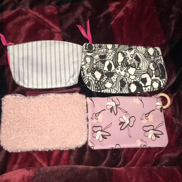 Lot of 4 Ipsy bags - Picture 1 of 1